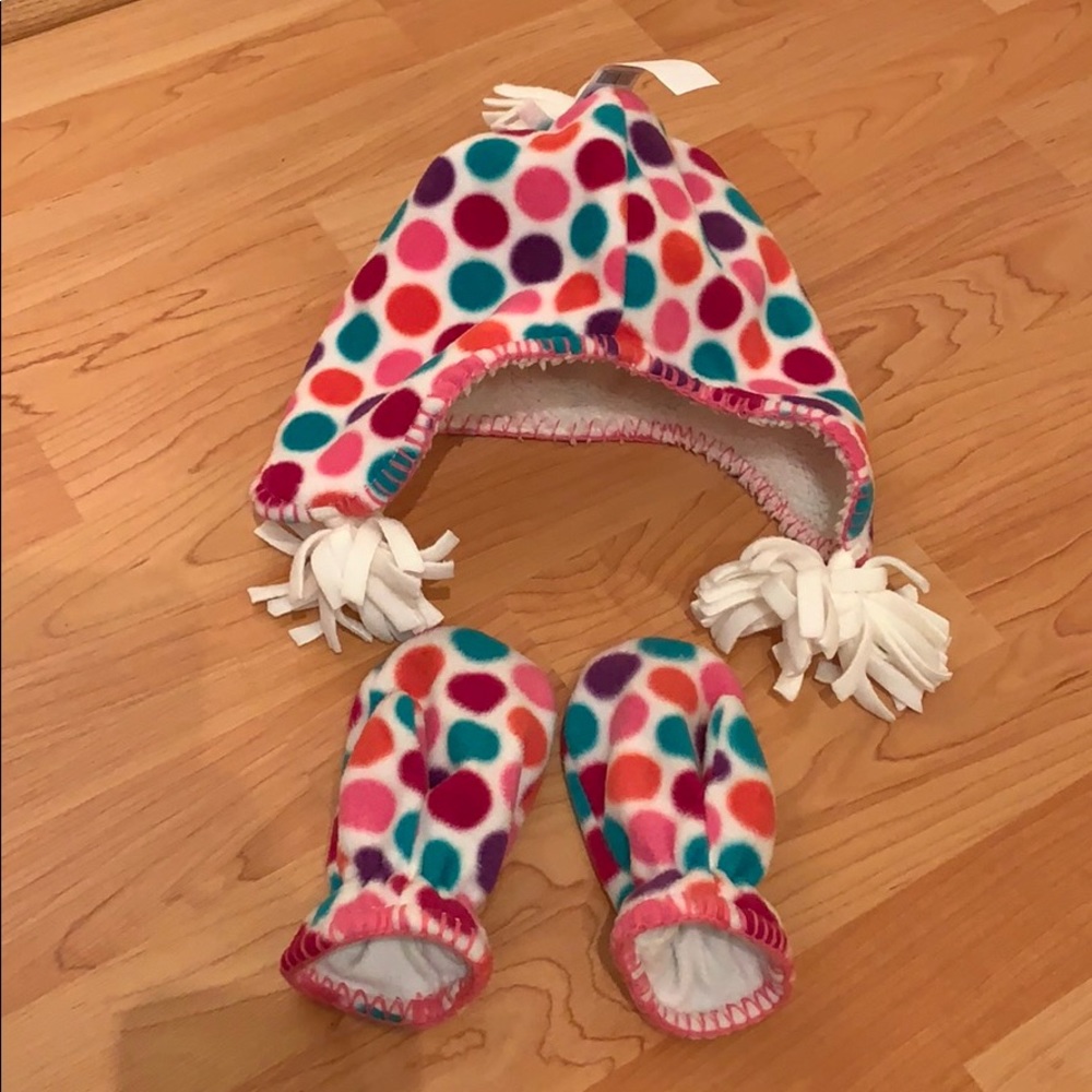 NWT Gap Hat and Mitten set. Toddler M/L